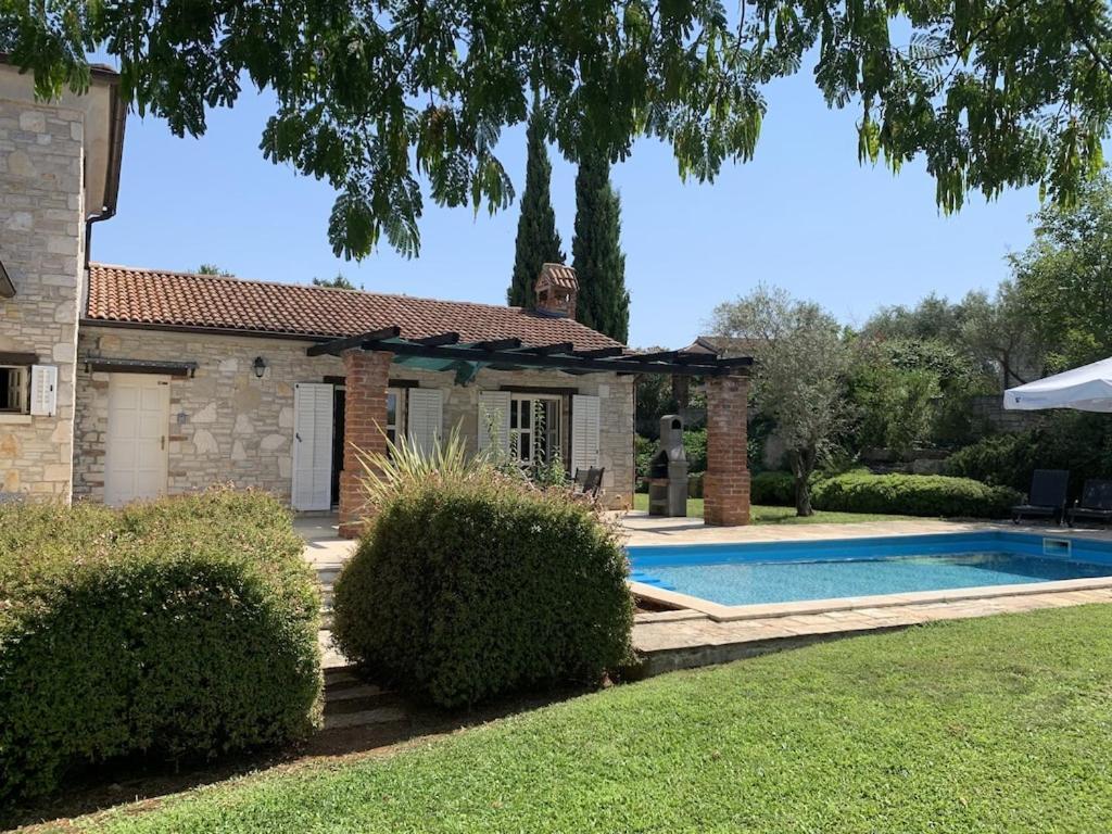 Villa Melissa - Istrisches Steinhaus Mit Pool In Guter Lage Sveti Lovreč Pazenatički Buitenkant foto